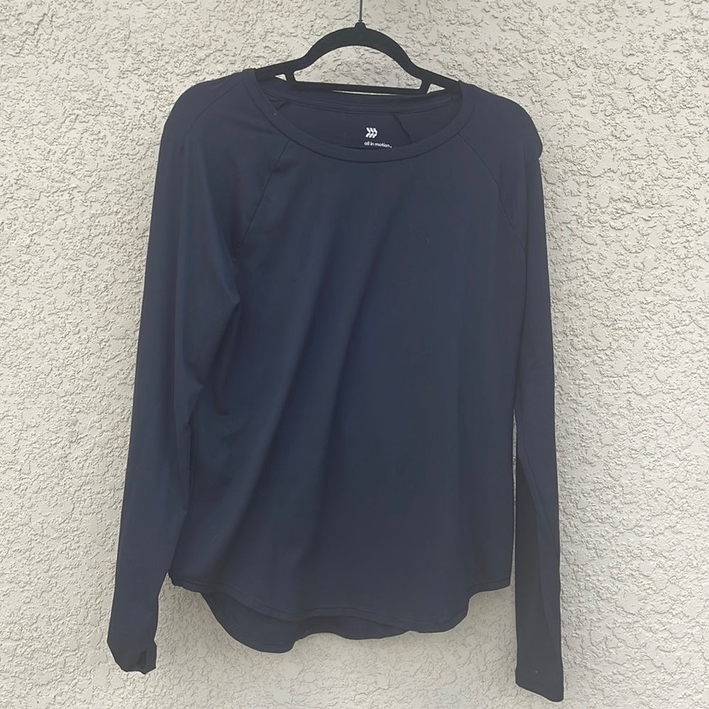 black athletic top with thumb holes